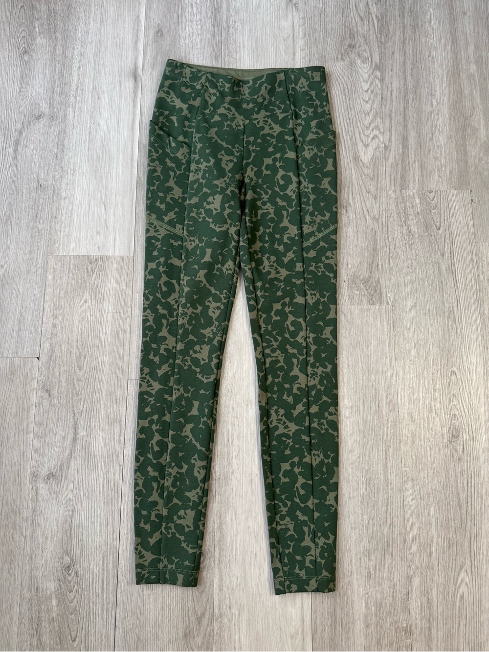 Cabi  Womens Marathon Legging Pants Magnetic Flam-O Green Pull On Stretch XXS.